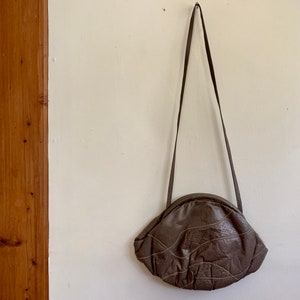 1980s Statement Vintage Handbag With Crossbody Styling in Textured Leathers