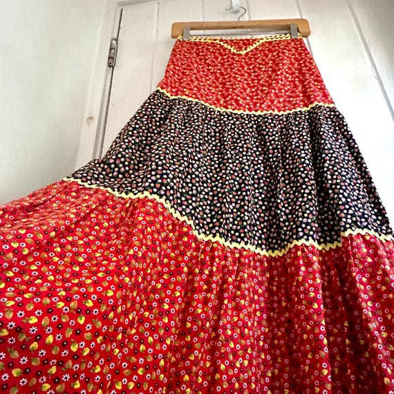 strawberry label skirt