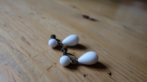 Vintage Earrings | Milk Glass Clip-On Earring | 1… - image 5