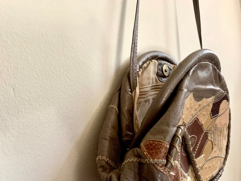 1980s Statement Vintage Handbag With Crossbody Styling in Textured Leathers