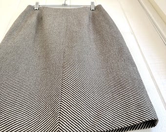 Falda vintage con rayas en zigzag de pura lana 100%.