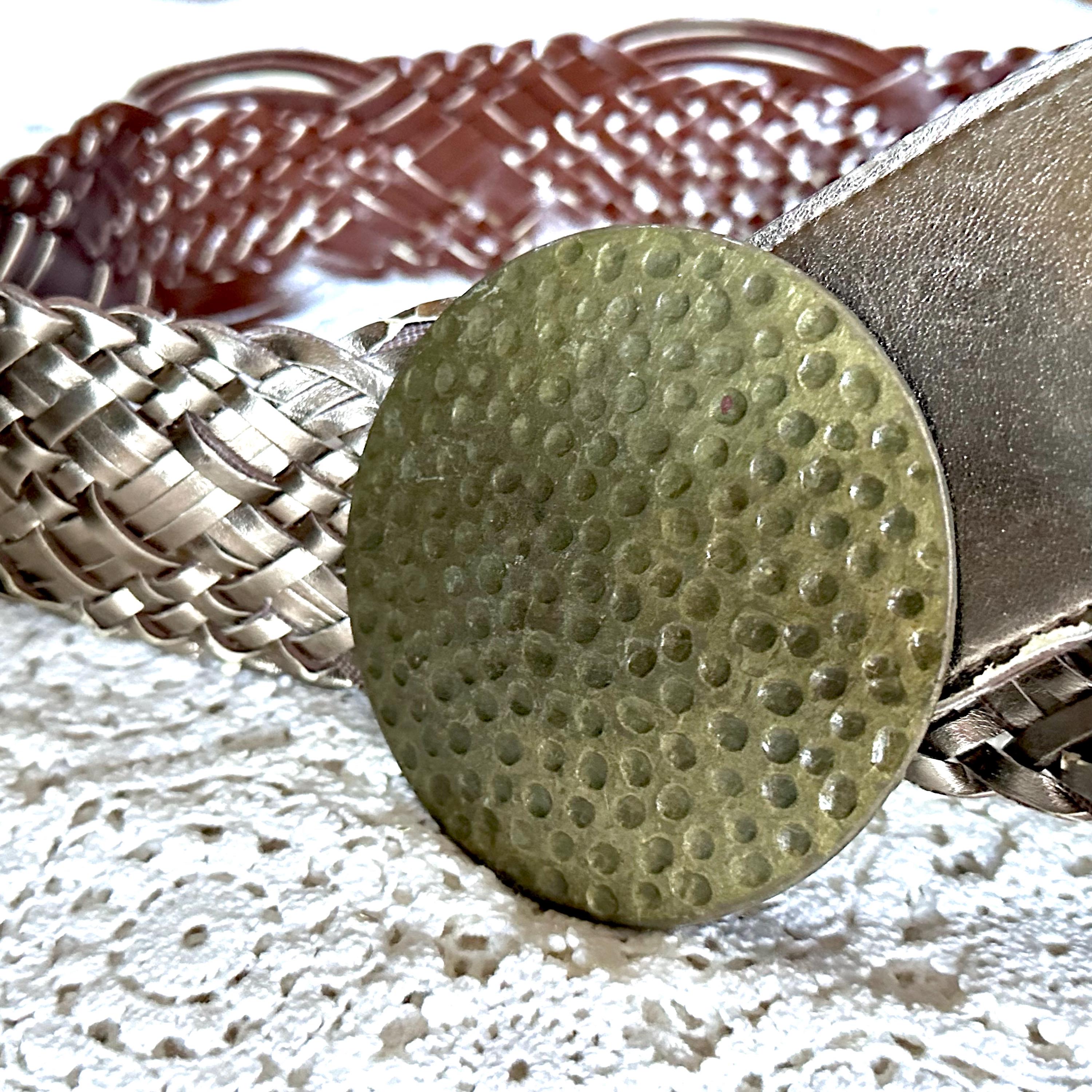 80s Vintage Belt in Woven Leather With Statement Brass  display picture 1