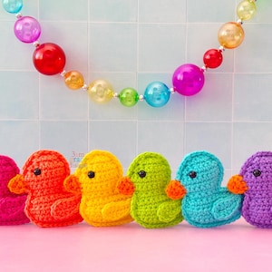 Patrón de ganchillo para peluche amigurumi de patito de goma pequeño estilo kawaii, muñeco de trapo para abrazar (PDF, descarga digital)