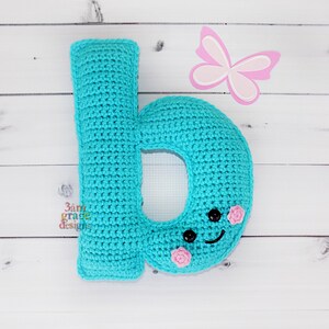 Patrón de crochet con la letra B minúscula, patrón de amigurumi con la letra B, patrón de crochet con el alfabeto, patrón de amigurumi con el alfabeto, muñeca de trapo con la letra B