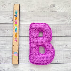 Patrón de crochet con la letra B en miniatura, patrón de amigurumi con la letra B, patrón de crochet con el alfabeto, patrón de amigurumi con el alfabeto, muñeco de trapo con la letra B, letra B