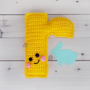 Patrón de crochet con la letra R minúscula, patrón de amigurumi con la letra R, patrón de crochet con el alfabeto, patrón de amigurumi con el alfabeto, abrazo con la letra R