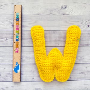 Patrón de crochet con la letra W en miniatura, patrón de amigurumi con la letra W, patrón de crochet con el alfabeto, patrón de amigurumi con el alfabeto, muñeca de trapo con la letra W, letra W
