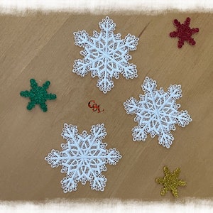 Serene sneeuwvlok kant | Klein | Battenburg | Handgemaakt | FSL | Borduurwerk | Tafeldecoratie | Vakantie | Woondecoraties | Versiering | Applicatie