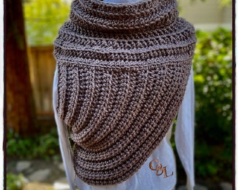 Walnut Sperrige Cross Body Cowl | Renaissance | Mittelalter | Handarbeit | Taupe | Häkeln | Zeitgenössische Kleidung | Larping | Bogenschießen | Versandfertig