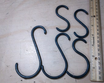 Bundle of five miscellaneous hand forged simple lightweight s hooks