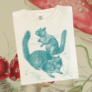 Vintage Squirrel Tee 90s Style Funny Retro Animal Tee Woodland Wildlife Shirt | Forest Aesthetic Shirt Unisex Gift for Him