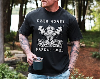 Dark Roast Darker Soul Shirt middeleeuws ridder koffieshirt Gothic Dark Academia Aesthetic Vintage Armor T-shirt cadeau voor koffieliefhebbers