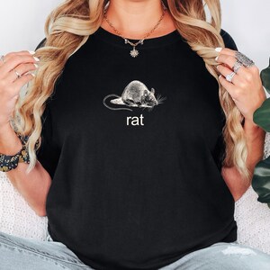 Camiseta vintage de rata, estilo Dark Academia, divertida, con estampado minimalista de animales, ideal para amantes de los roedores. imagen 2
