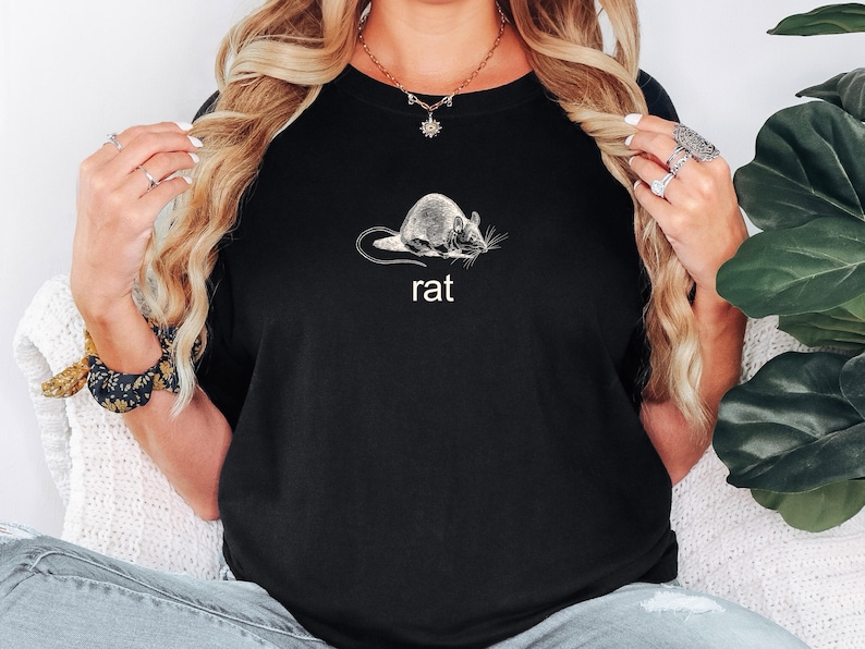 Camiseta vintage de rata, estilo Dark Academia, divertida, con estampado minimalista de animales, ideal para amantes de los roedores. imagen 2