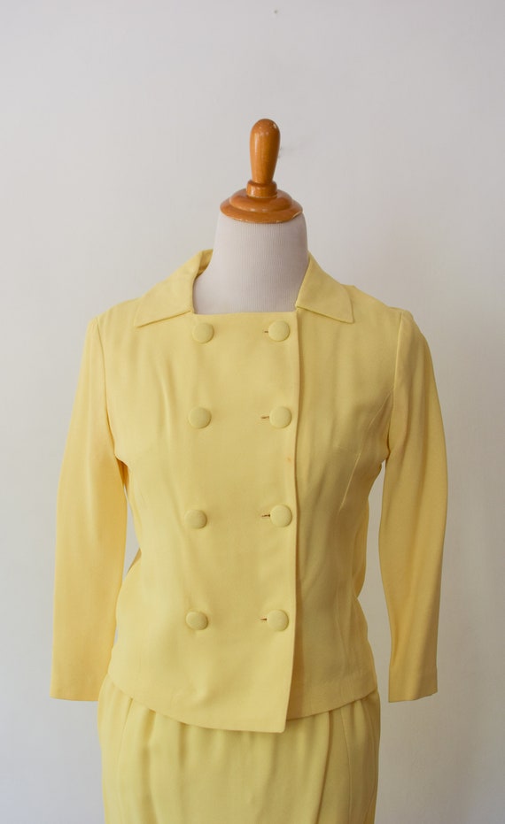 Vintage 1960’s Butter Yellow Skirt Suit Plate Yel… - image 4