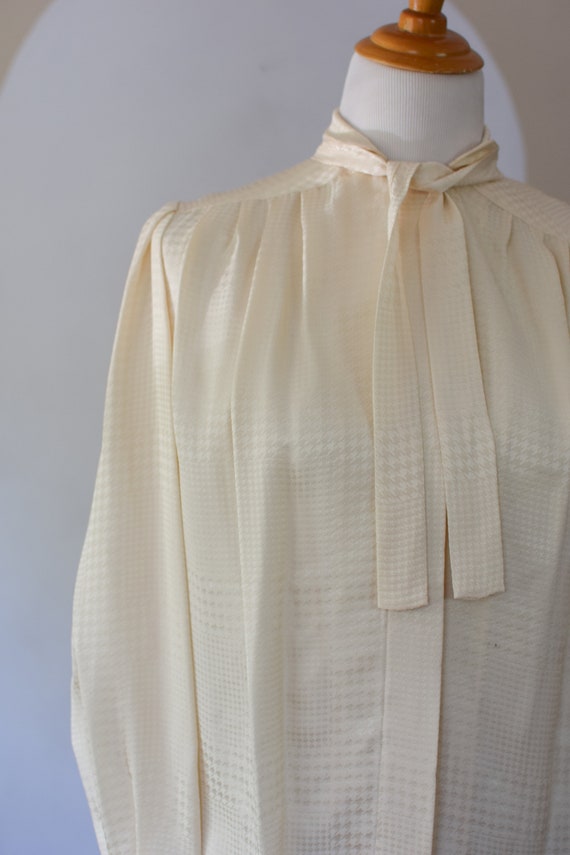 Vintage 1980’s Cream Tie Neck Silk Blouse Pure Si… - image 2