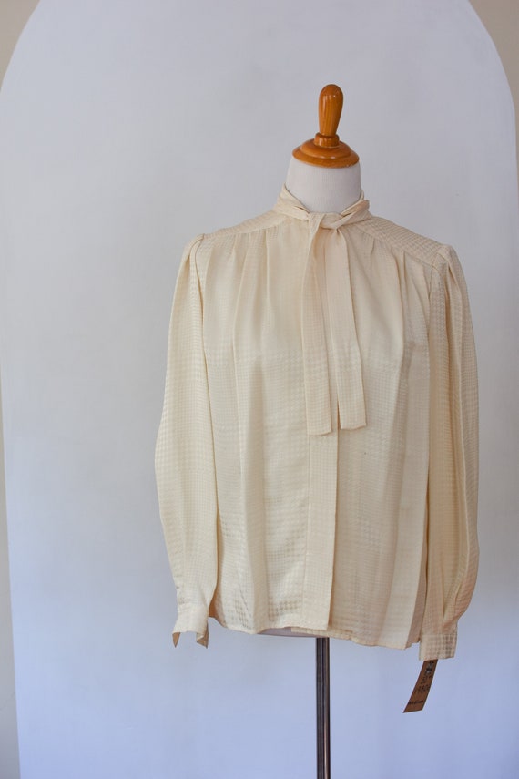 Vintage 1980’s Cream Tie Neck Silk Blouse Pure Si… - image 1