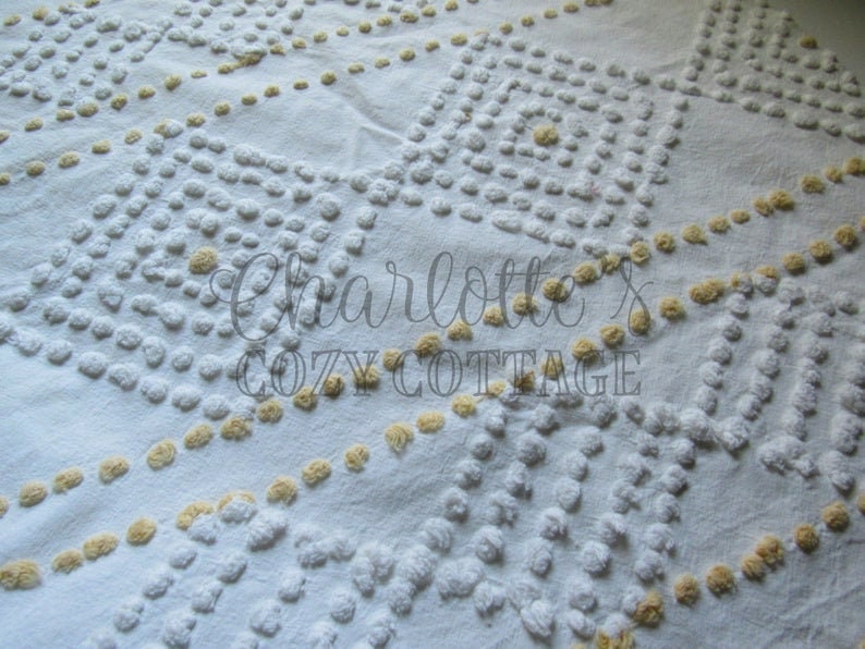 Country Prim Handtufted Harvest Yellow /& White Vintage Chenille Bedspread Fabric Piece
