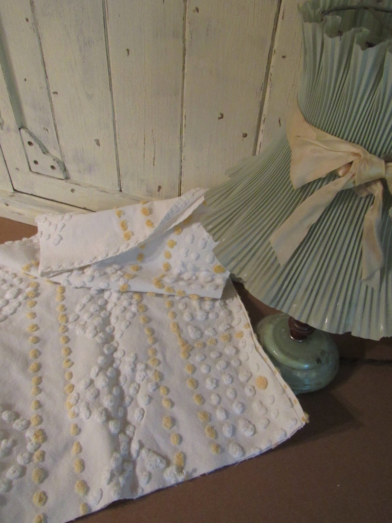 Country Prim Handtufted Harvest Yellow /& White Vintage Chenille Bedspread Fabric Piece