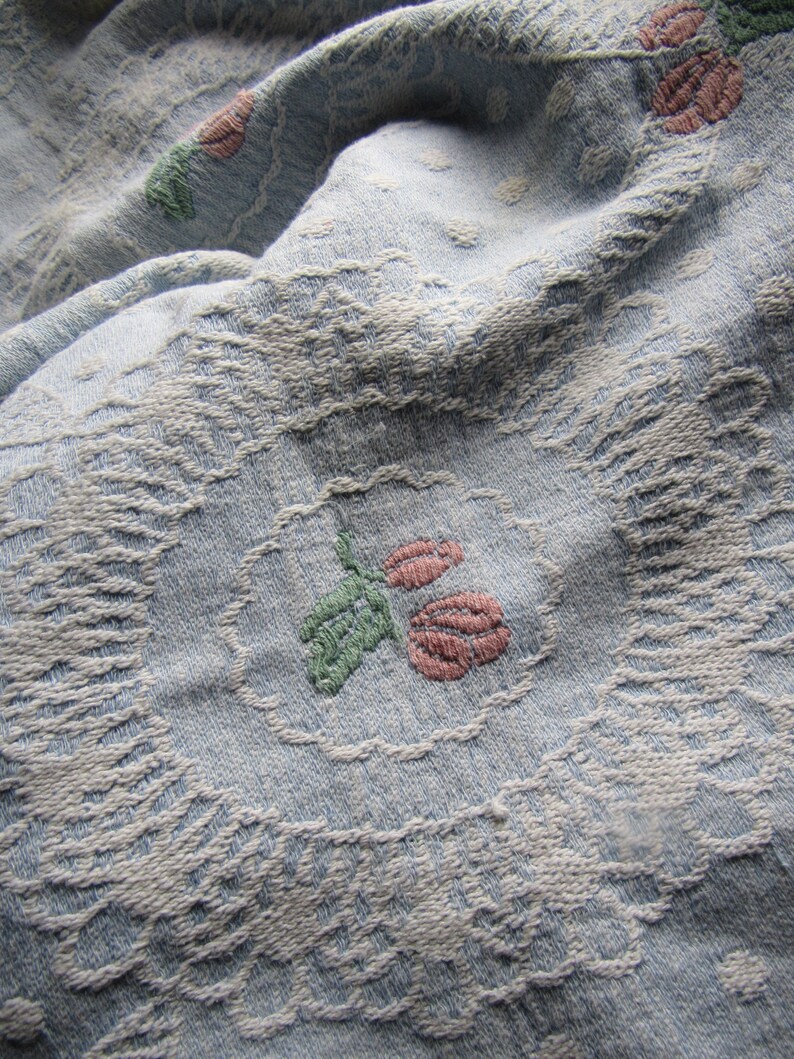 Cottage Cameo Lacy Pink Roses Vintage Woven Bedspread Fabric Piece 21x30 #1 not chenille