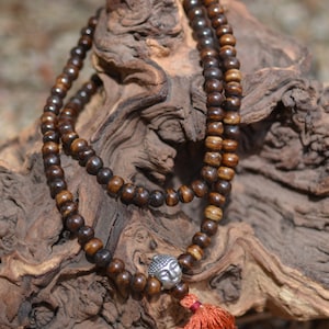 108 Buddha Guru Mala Necklace / Mala Bracelet / Yoga Jewelry /  Spiritual Jewelry / Buddha Mala / Prayer Beads / Free Prayer Flag