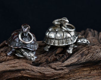 Tortoise & Hare Pendant w/Articulated Head by Leaanne Hartman/goth/ shibuichi/silver/tortoise/hare/fable