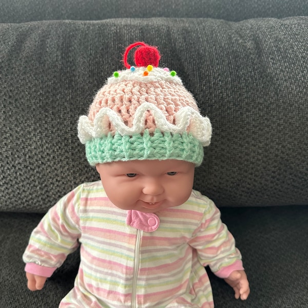 Crochet 0-3M Baby Cupcake Hat, Photo Prop, Baby Gift, Winter Hat