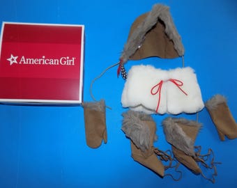 NEW American Girl Kaya Winter Work Play Fur Suede Boots Mittens Hat Cape w Box