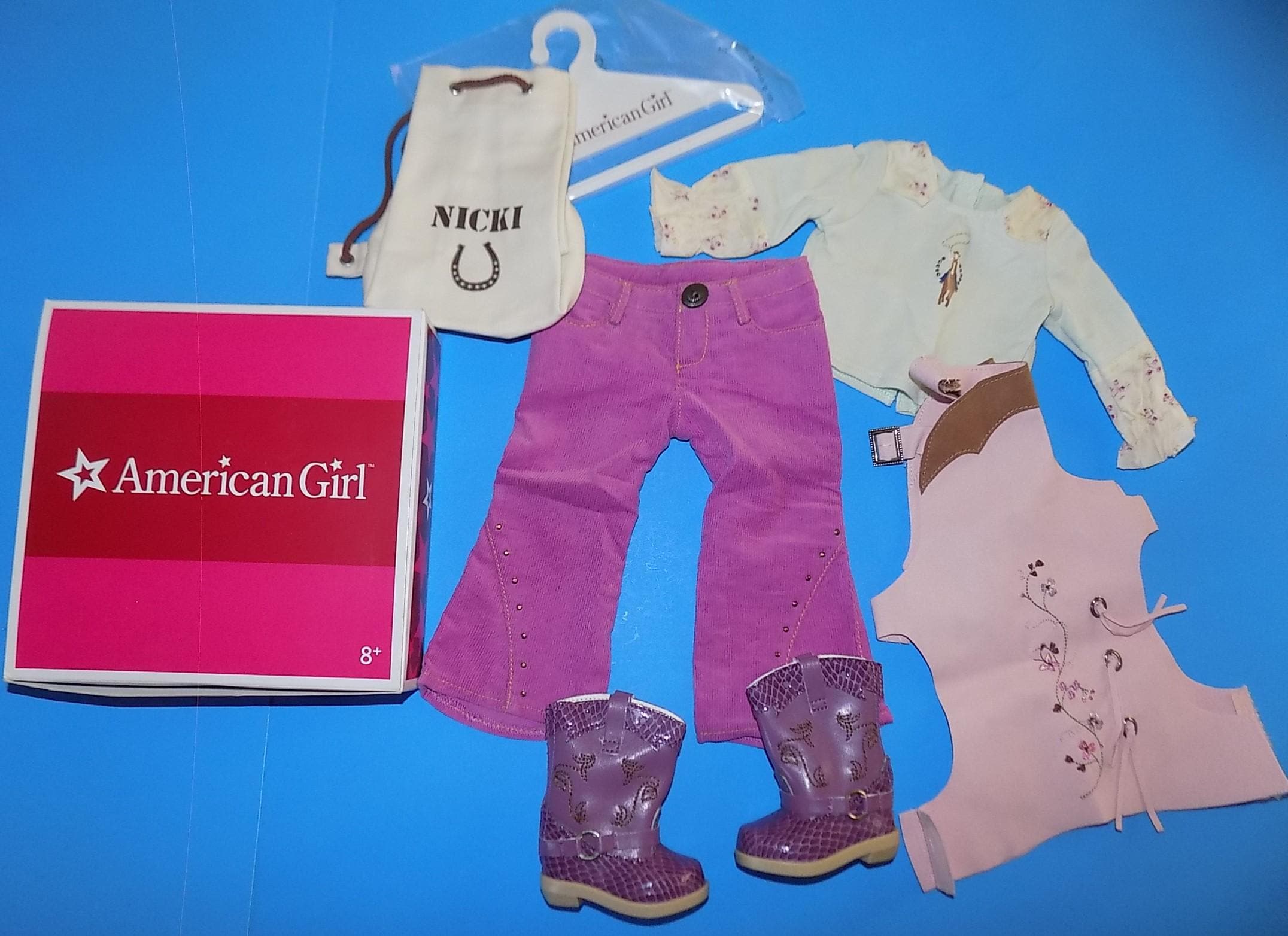 NIB Retired Nicki GOTY American Girl Doll NEW Ranch Outfit Horse