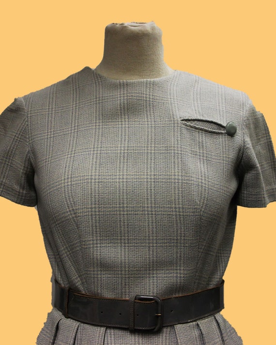 50s vintage grey plaid wool dress. Short sleeves.… - image 4