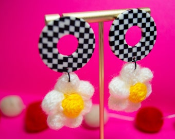 Checkered Circle with White Crochet Daisy Flower | 80s Love Valentines Collection | Checkered Black and White Post White Daisy Crochet
