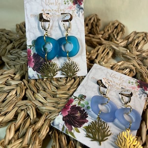 Boucles d&#39;oreilles corail doré et verre bleu marine | Boucles d&#39;oreilles bohème corail en laiton et verre Ocean Sea | Collection automne Floride | Boucles d&#39;oreilles en verre de mer