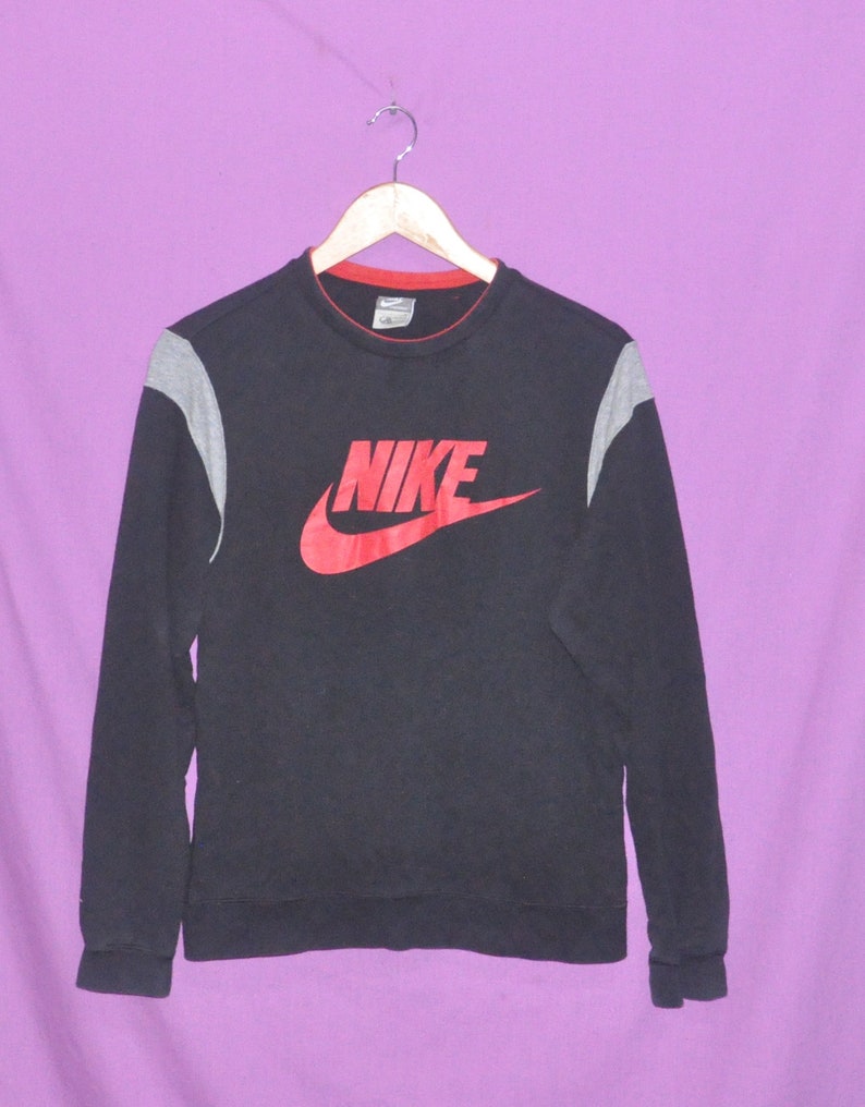 pull nike rouge gros swoosh pull nike rouge gros swoosh