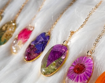 Geboortebloem en geboortesteen boeket ketting geperste bloem sieraden