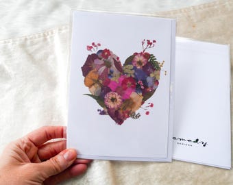 Carte de voeux coeur de fleur pressée, impression, coeur de collage floral, carte de voeux fantaisiste faite avec de vraies fleurs imprimées, carte de voeux vierge