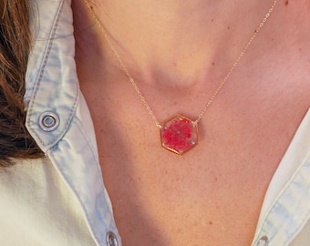 Red Queen Annes Lace necklace, Pressed flower jewelry, Wedding flower necklace, White flower necklace, botanical terrarium pendant