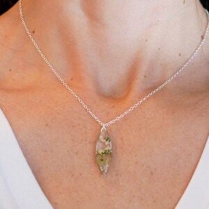 Zierliche Schleierhalskette, gepresste Blume Schmuck, Echte Schleierkraut, Hochzeit Blume Halskette, Brautschmuck