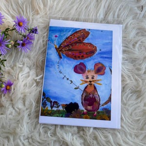 Carte de souris avec fleurs pressées - carte de voeux vierge avec impression d'une souris botanique et d'un cerf-volant