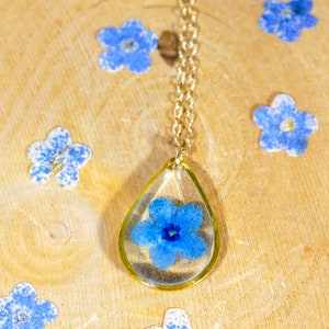 Forget me not teardrop necklace, dainty botanical jewelry, Memorial jewelry, Something blue brides charm, Real flower terrarium image 3