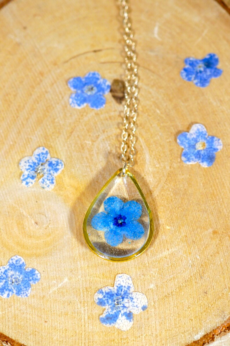 Forget me not teardrop necklace, dainty botanical jewelry, Memorial jewelry, Something blue brides charm, Real flower terrarium image 3