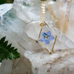 Forget me not necklace, dainty flower jewelry, myosotis necklace, pressed flower necklace, memorial flower jewelry
