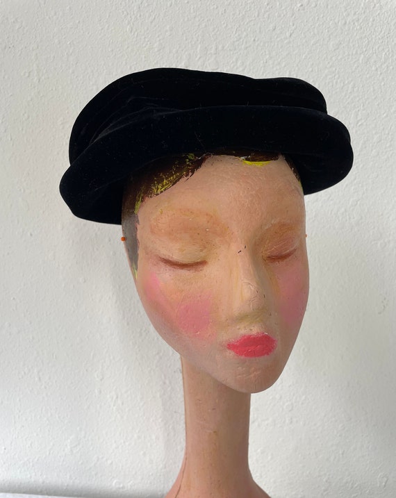 Black Velvet Beret Hat Vintage 1940s Womens Eveni… - image 4