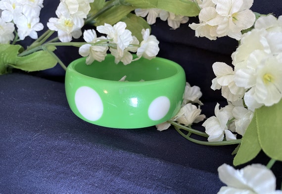 Retro Spring Green + White Polka Dot Lucite Bangl… - image 8