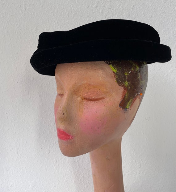 Black Velvet Beret Hat Vintage 1940s Womens Eveni… - image 5