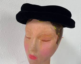 Black Velvet Beret Hat Vintage 1940s Womens Evening Hat Medium