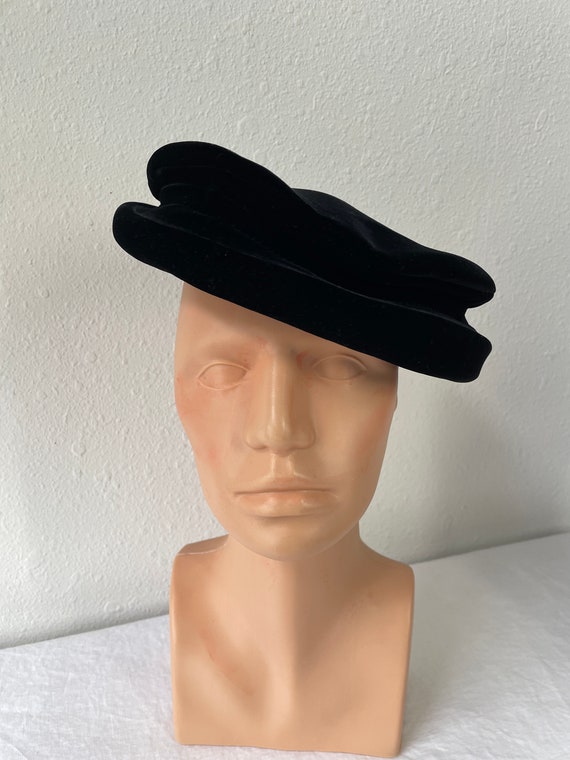 Black Velvet Beret Hat Vintage 1940s Womens Eveni… - image 10