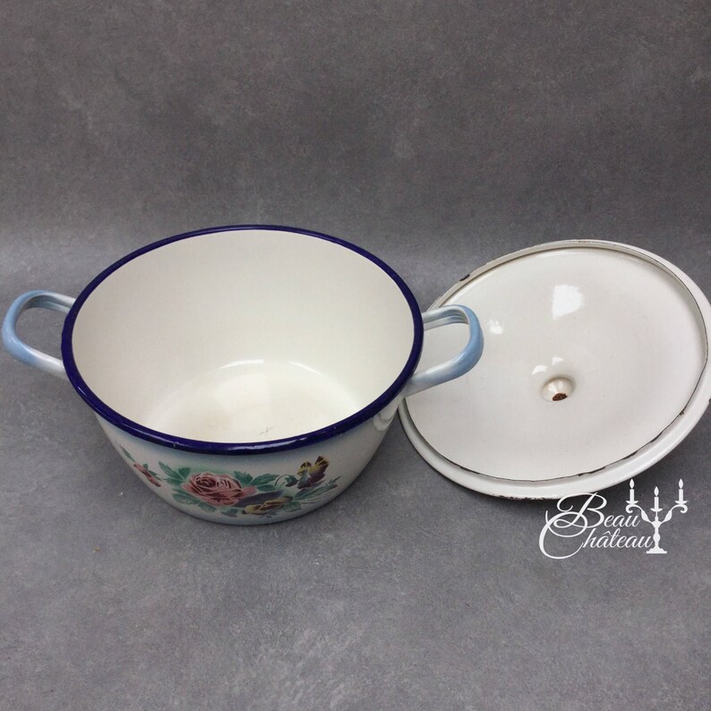 classic roses and pansies chippy enameled Excellent condition Large Gorgeous Vintage French Floral Enamelware Lidded Cooking Pot
