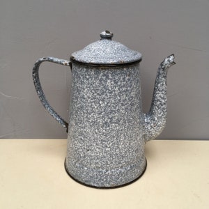 Gorgeous Vintage French Speckled Flecked Grey white Large Enamel Water jug or coffee pot in Very Good Condition. Beautiful Enamelware