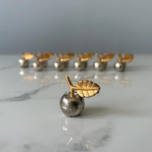 Set von 12 versilberten Vintage Französisch Apfel Gold Metall Gedeck Namen Kartenhalter Tischdekoration