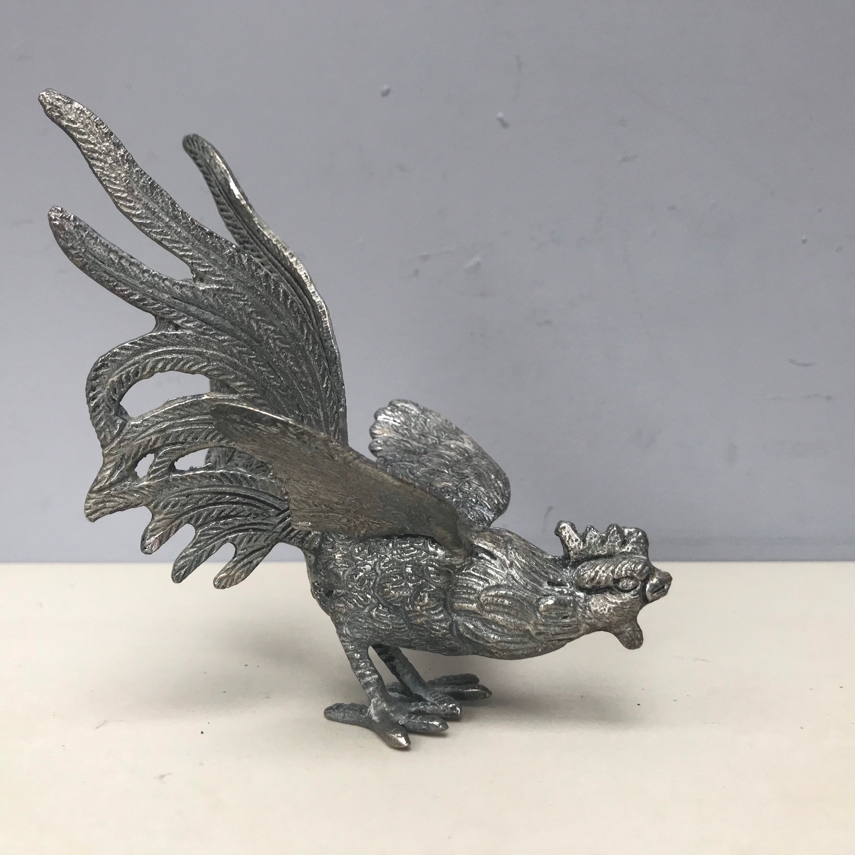 Vintage Français Coq ou en Métal Lourd Argent Coloré. Beau Détail de Plumes Parfait Château Chic Ois